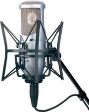 Продам студийный конденсаторный микрофон AKG Perception 220